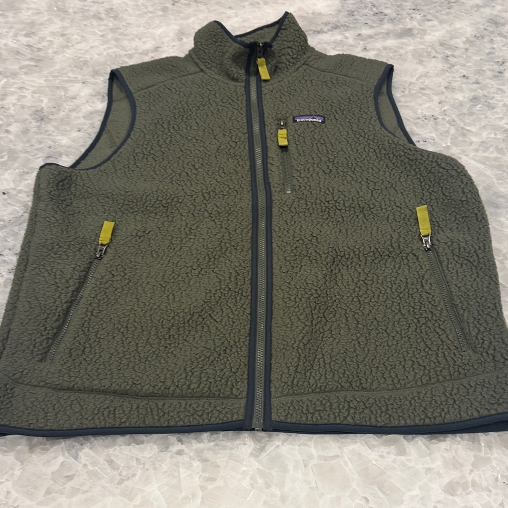 Patagonia men’s Olive Green Fleece Vest